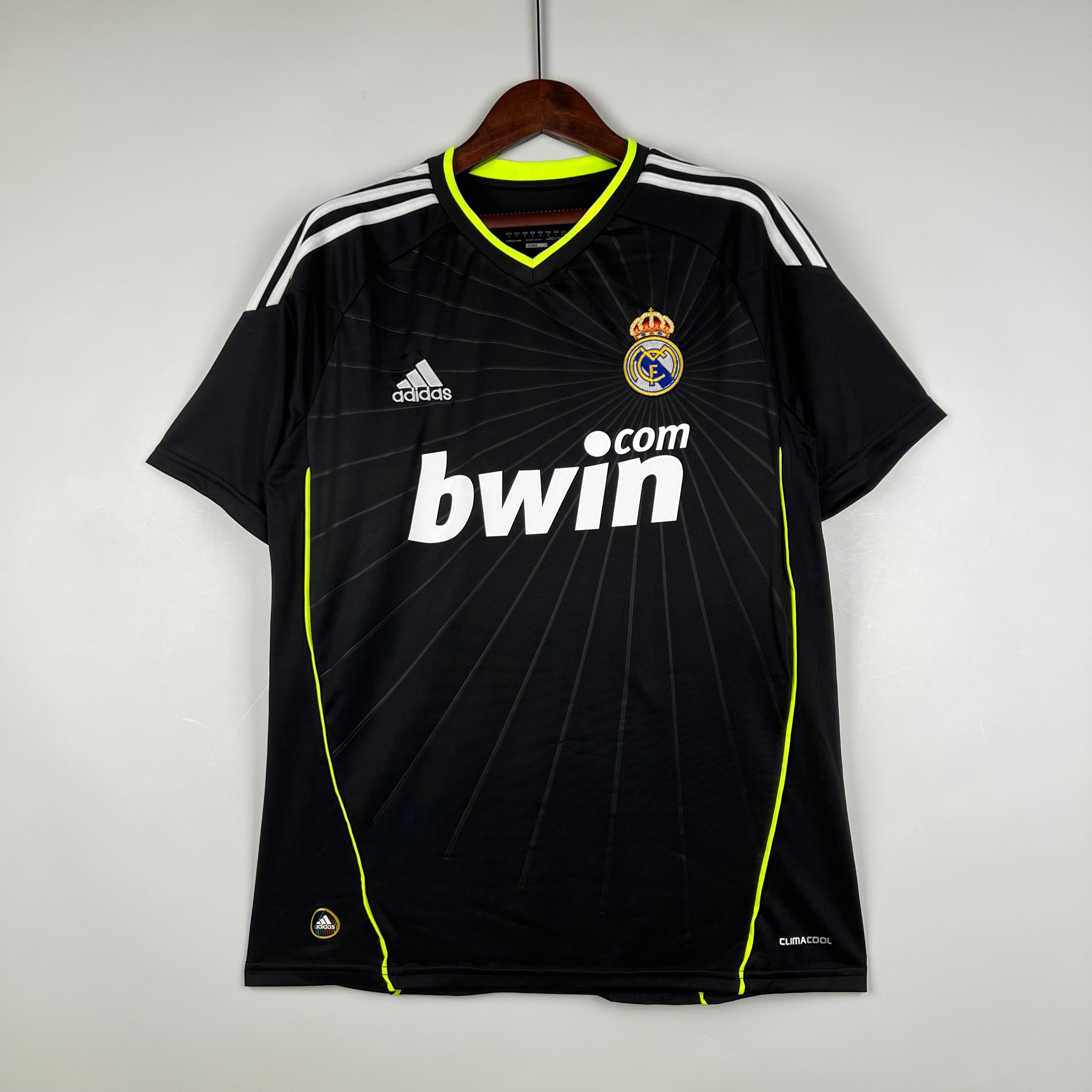 Real Madrid 10/11 Away