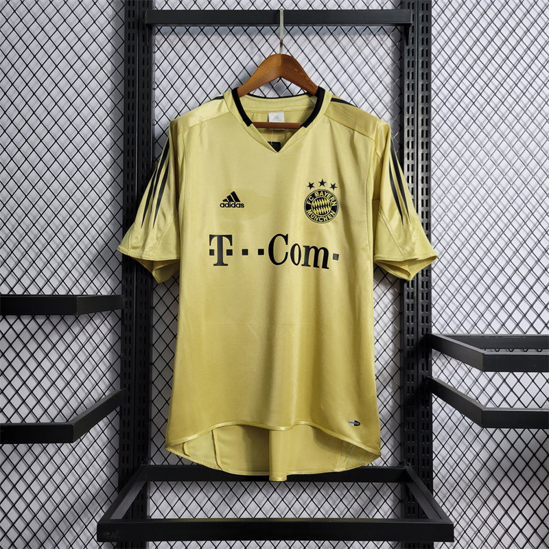 Bayern 04/05 Away